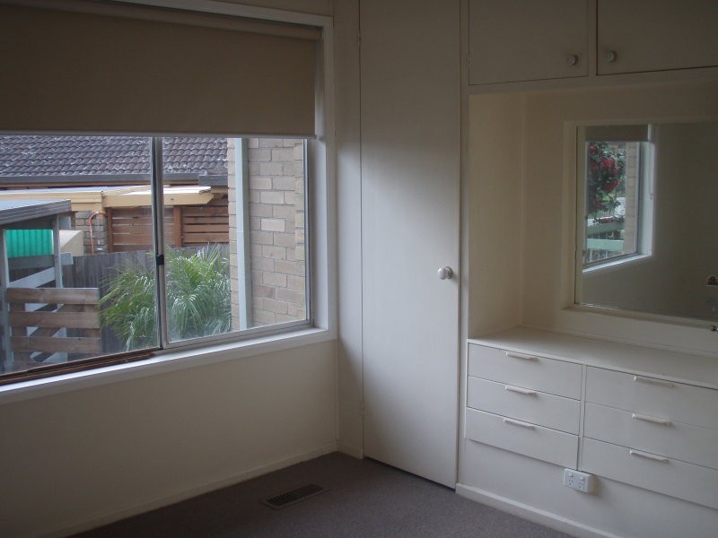 24 Dunfield Drive, Gladstone Park VIC 3043