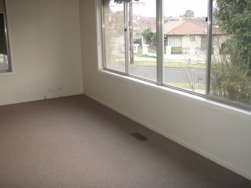 24 Dunfield Drive, Gladstone Park VIC 3043