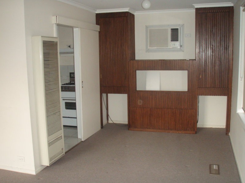 24 Dunfield Drive, Gladstone Park VIC 3043