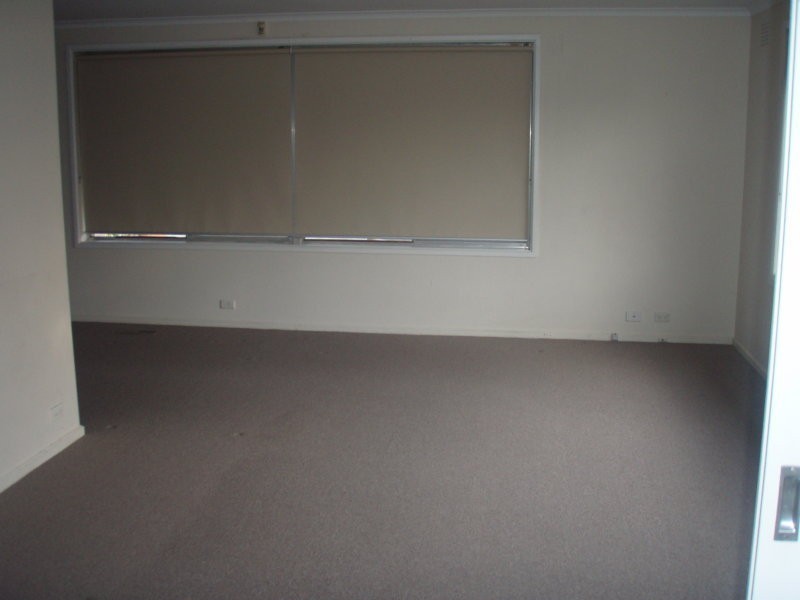 24 Dunfield Drive, Gladstone Park VIC 3043