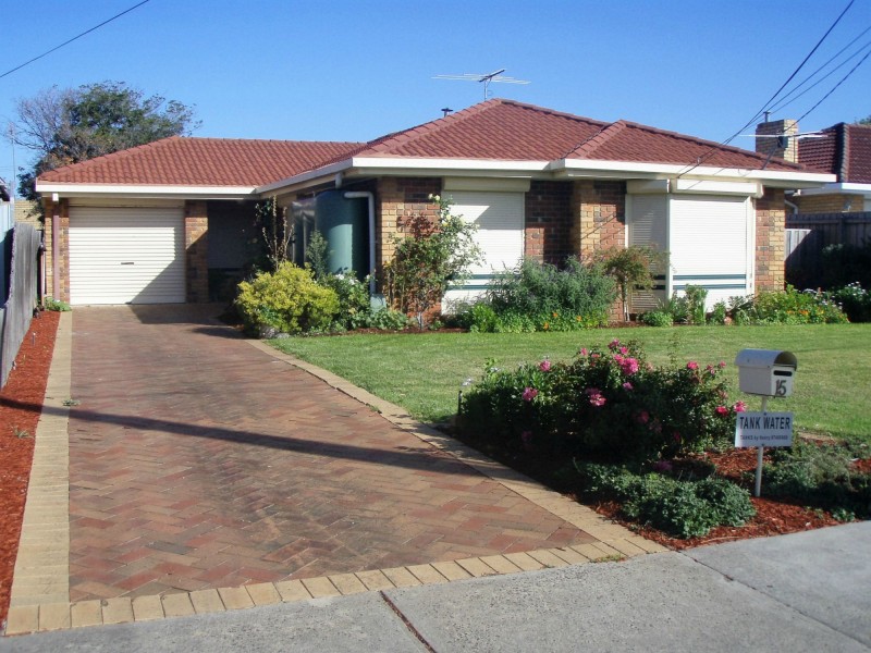 15 Dumas Avenue, Avondale Heights VIC 3034