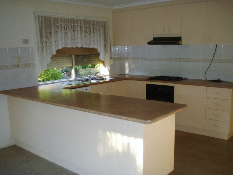 15 Dumas Avenue, Avondale Heights VIC 3034