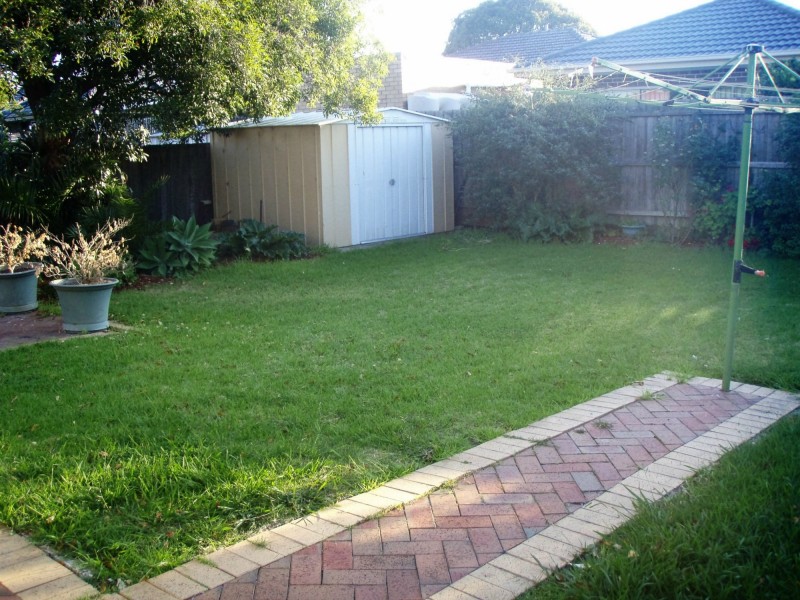 15 Dumas Avenue, Avondale Heights VIC 3034