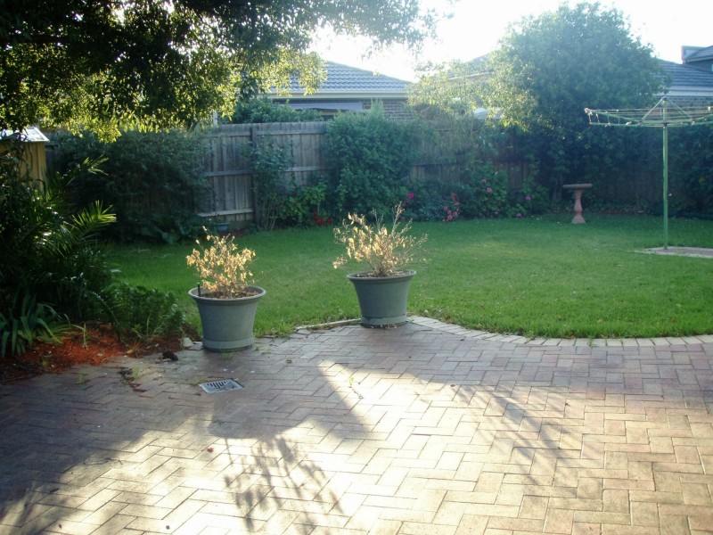 15 Dumas Avenue, Avondale Heights VIC 3034