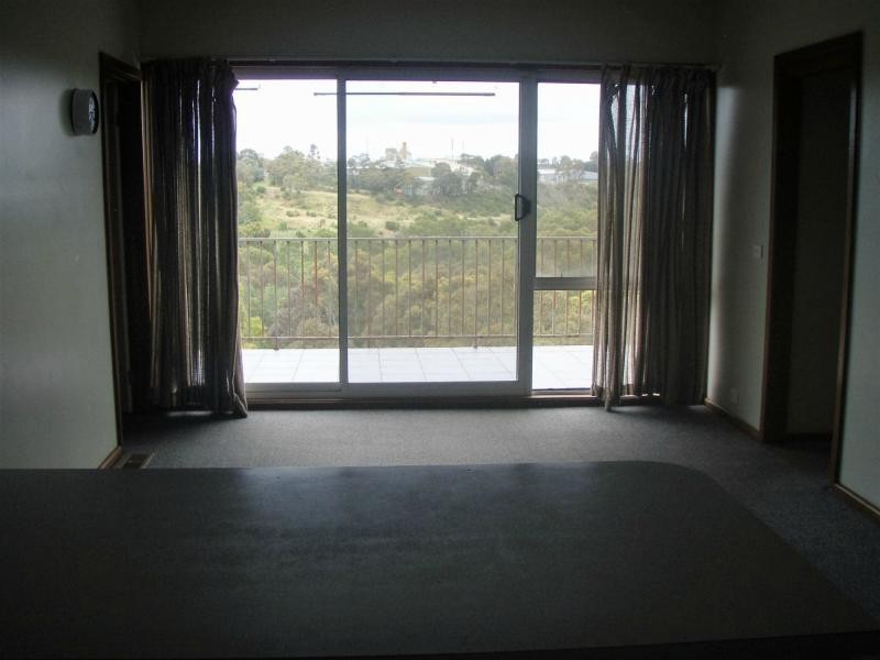 1/13 Laura Grove, Avondale Heights VIC 3034