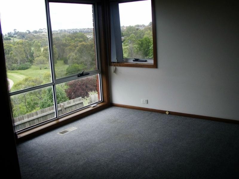 1/13 Laura Grove, Avondale Heights VIC 3034