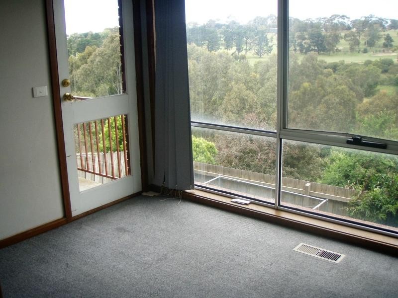 1/13 Laura Grove, Avondale Heights VIC 3034