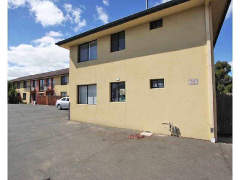 6/9 Churchill Avenue, Maidstone VIC 3012