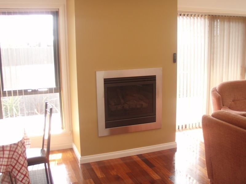 2/83 Graham Street, Sunshine VIC 3020