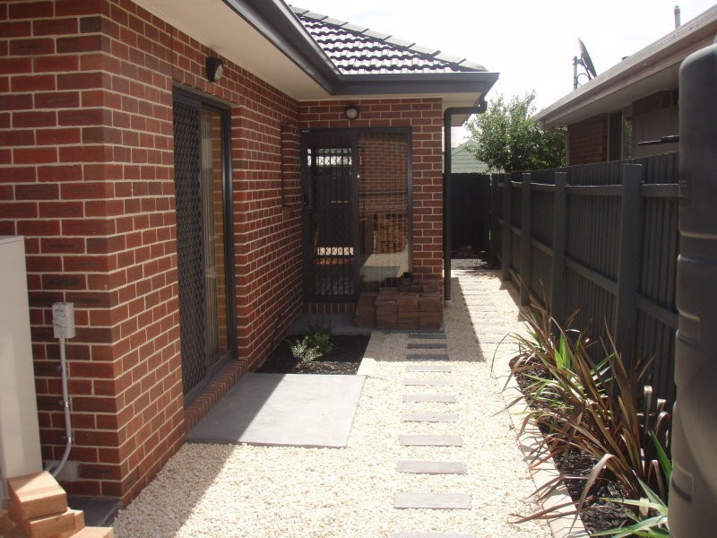 2/83 Graham Street, Sunshine VIC 3020