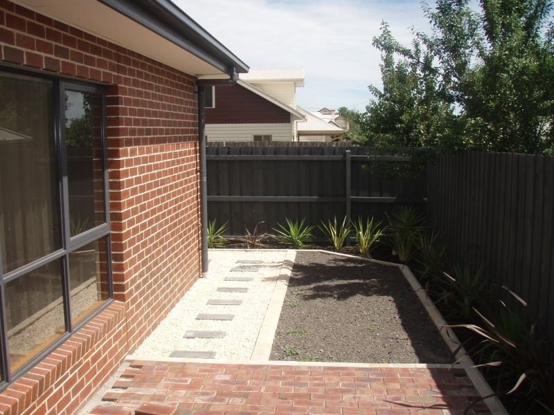 2/83 Graham Street, Sunshine VIC 3020