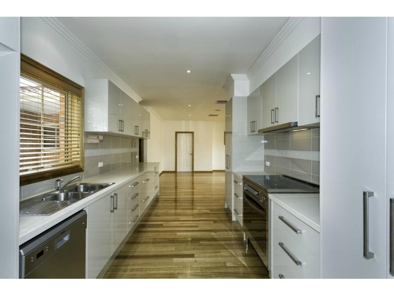 3/24 Wingara Avenue, Keilor East VIC 3033