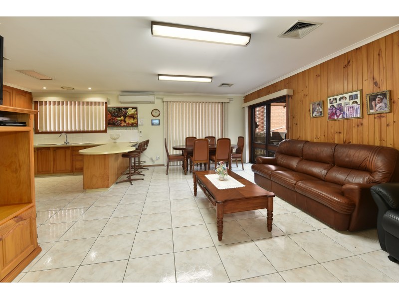 2 Russelton St, Keilor Park VIC 3042
