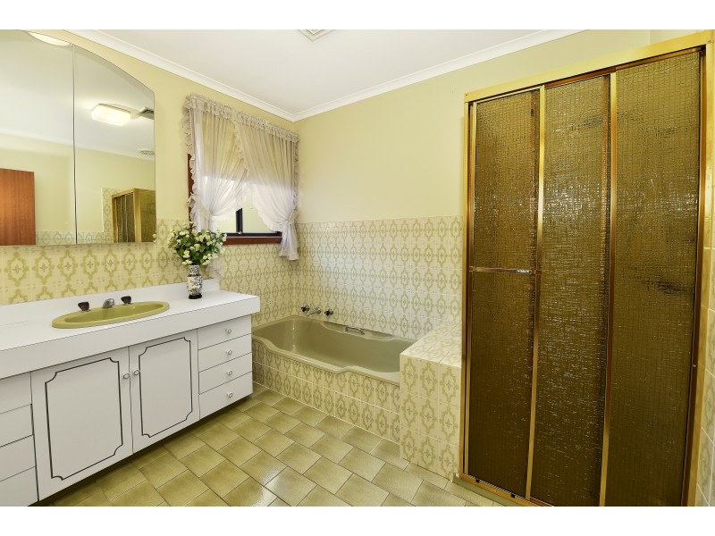 2 Russelton St, Keilor Park VIC 3042