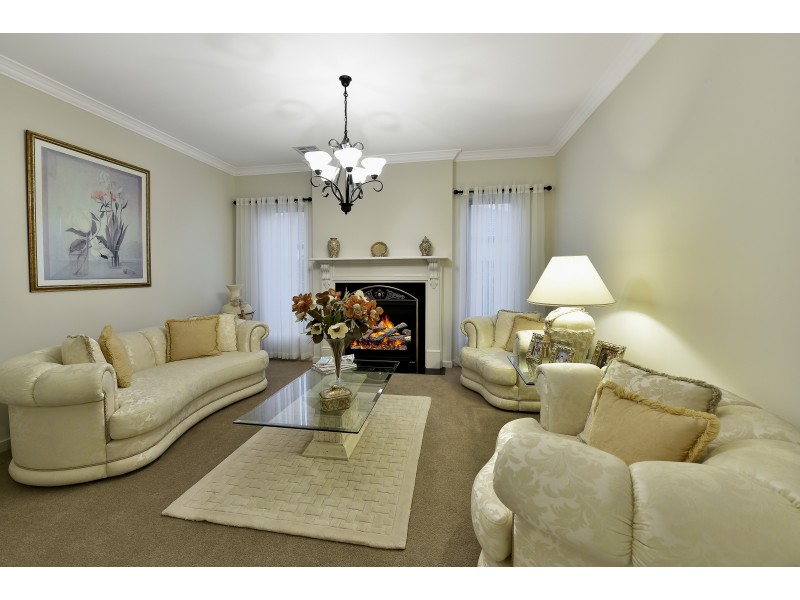 5 Austin Ct, Taylors Hill VIC 3037