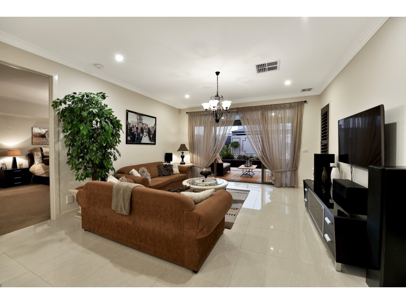 5 Austin Ct, Taylors Hill VIC 3037