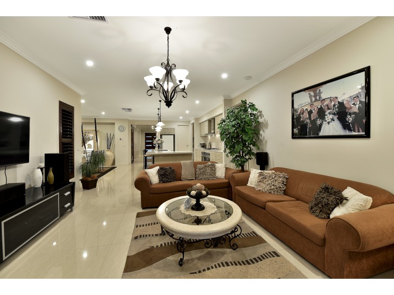 5 Austin Ct, Taylors Hill VIC 3037