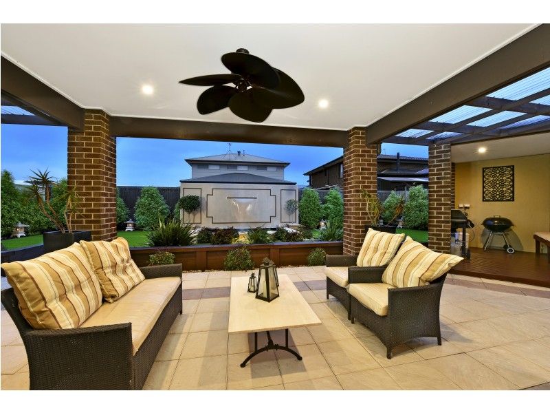 5 Austin Ct, Taylors Hill VIC 3037