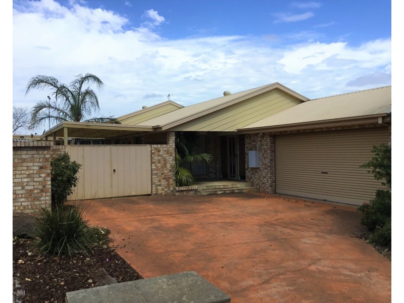 12 Englewood Ct, Hillside VIC 3037