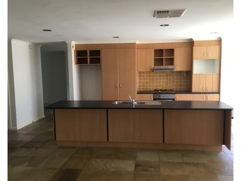 12 Englewood Ct, Hillside VIC 3037