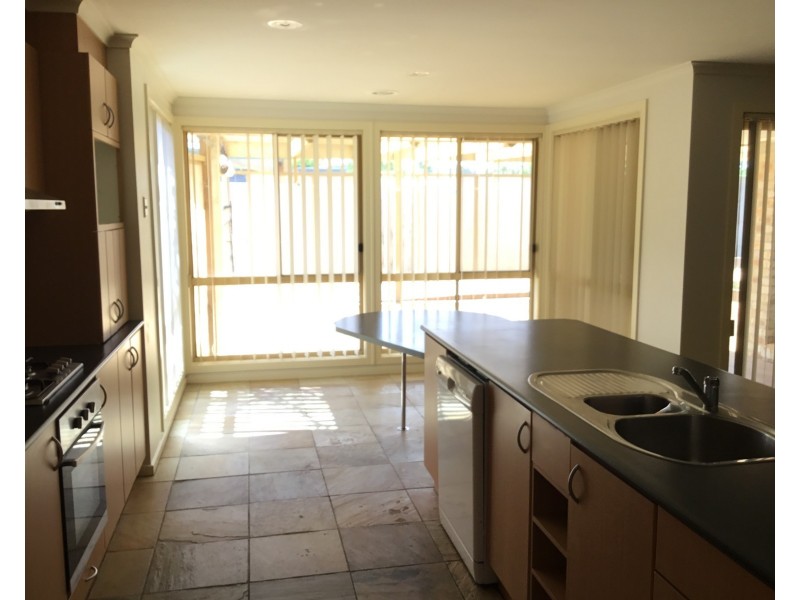 12 Englewood Ct, Hillside VIC 3037