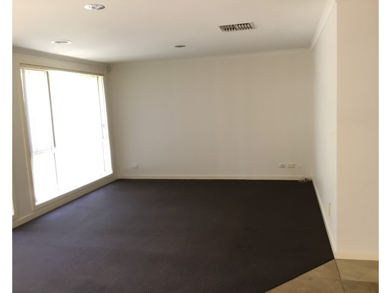 12 Englewood Ct, Hillside VIC 3037