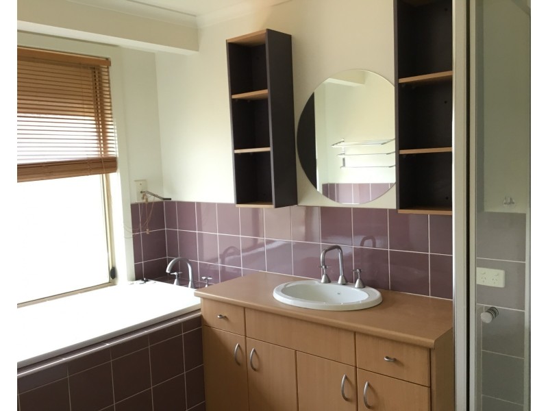 12 Englewood Ct, Hillside VIC 3037