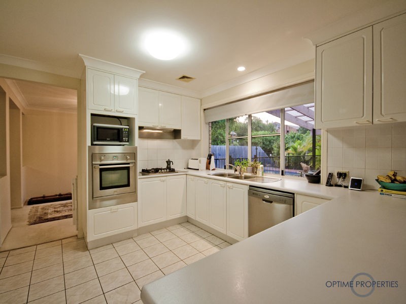 11 Mcinnes Place, Mount Ommaney QLD 4074