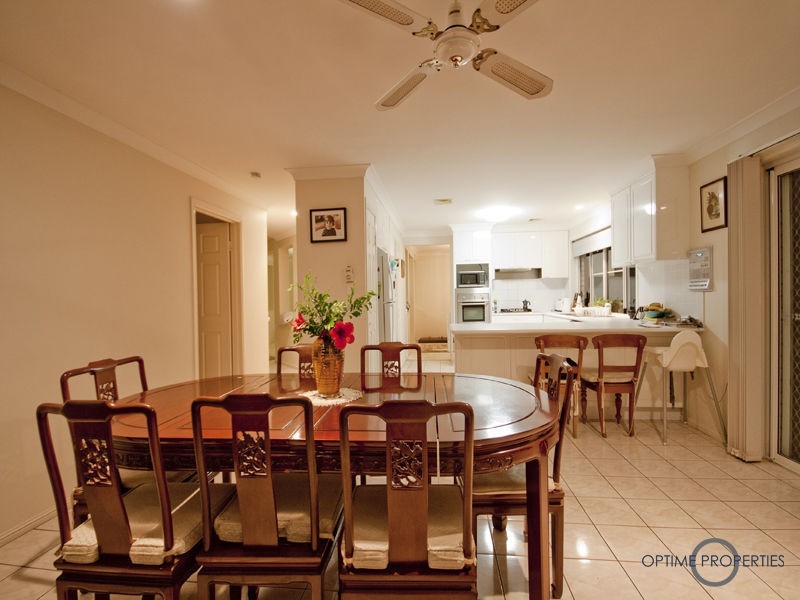 11 Mcinnes Place, Mount Ommaney QLD 4074