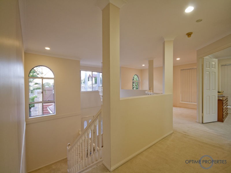 11 Mcinnes Place, Mount Ommaney QLD 4074