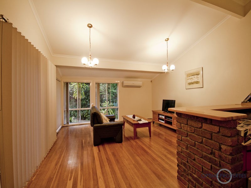 11 Mcinnes Place, Mount Ommaney QLD 4074