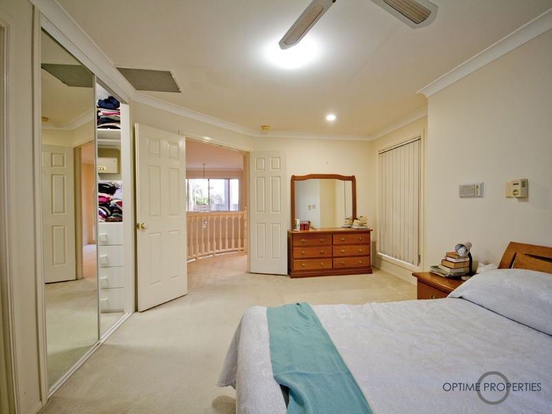 11 Mcinnes Place, Mount Ommaney QLD 4074