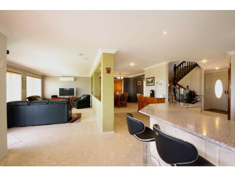 20 Debussy Place, Mount Ommaney QLD 4074