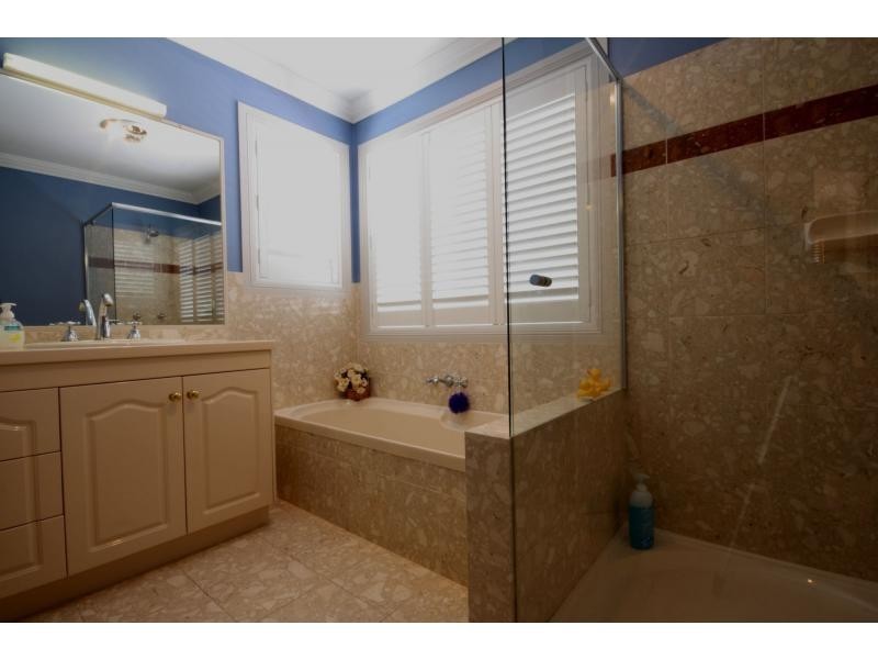 20 Debussy Place, Mount Ommaney QLD 4074