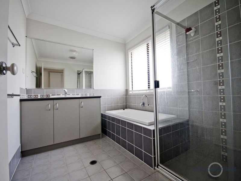 27 Manor Street, Eight Mile Plains QLD 4113