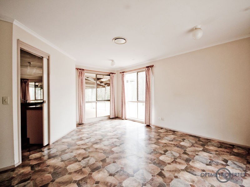 15 Evergreen Lane, Pine Mountain QLD 4306