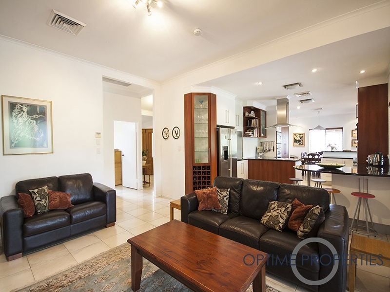 3 McKellar Court, Mount Ommaney QLD 4074