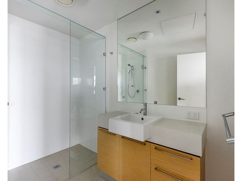 11706/8 Harbour Road, Hamilton QLD 4007