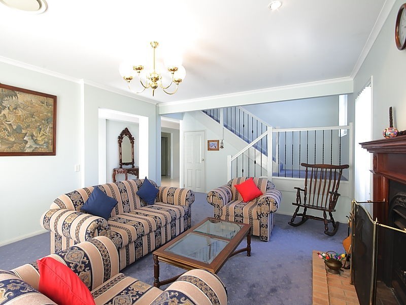 Mount Ommaney QLD 4074