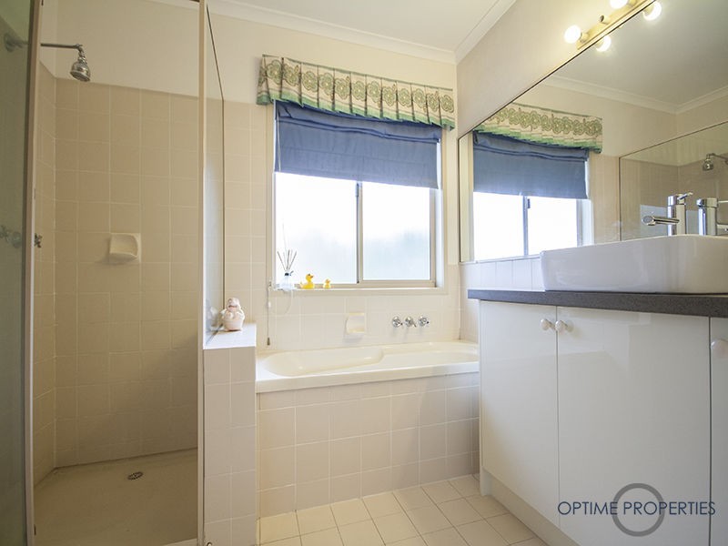 5 Bondel Place, Mount Ommaney QLD 4074