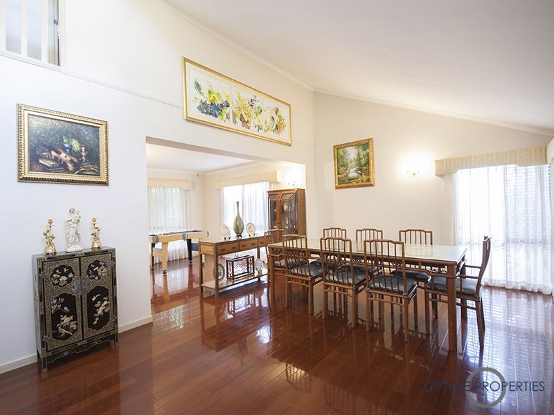 5 Bondel Place, Mount Ommaney QLD 4074