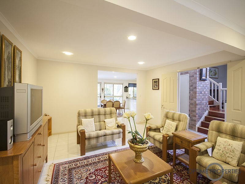 5 Bondel Place, Mount Ommaney QLD 4074