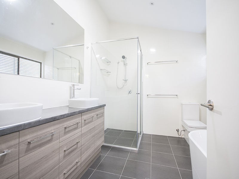 74 Colonsay Street, Middle Park QLD 4074