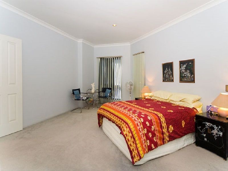 20 Woolner Place, Mount Ommaney QLD 4074