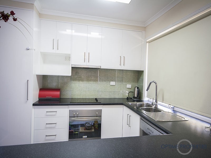 2/6 Mooney Close, Goodna QLD 4300