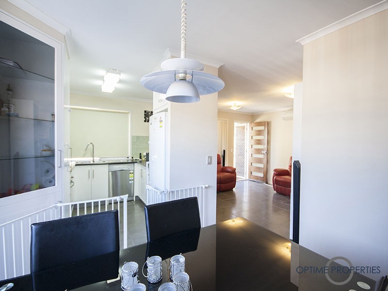 2/6 Mooney Close, Goodna QLD 4300