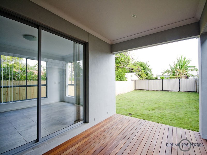 8 St Clements Road, Oxley QLD 4075