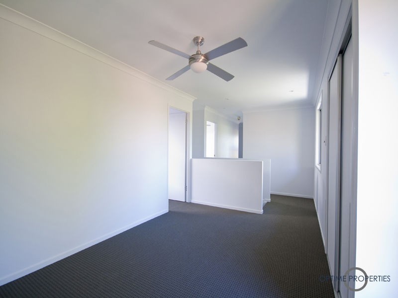 8 St Clements Road, Oxley QLD 4075