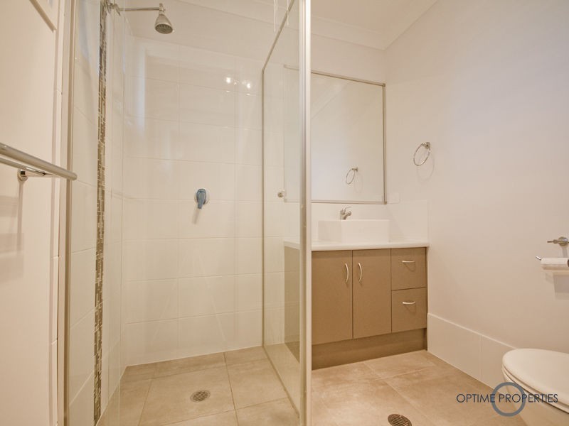 8 St Clements Road, Oxley QLD 4075