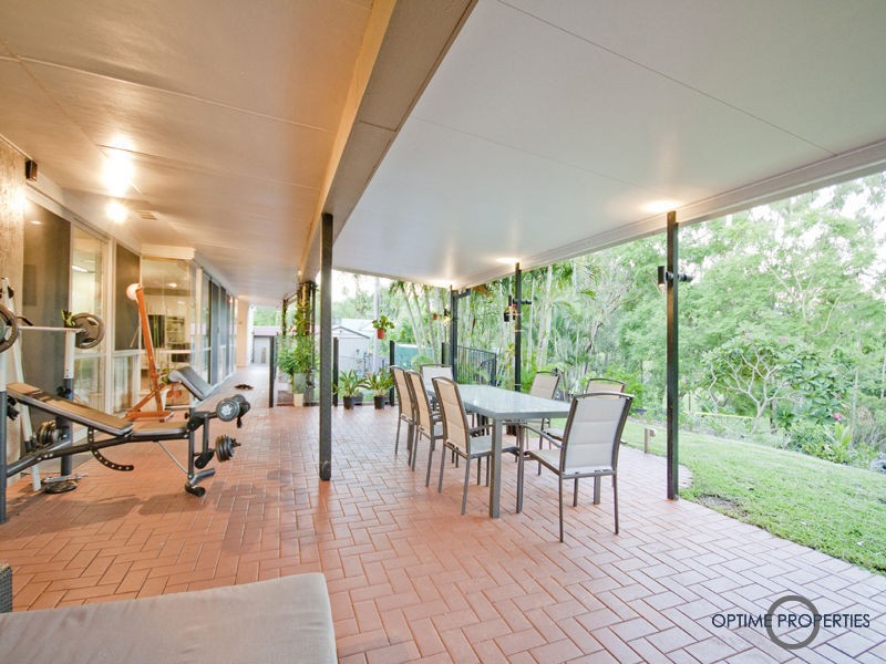 10 Hannah Street, Mount Ommaney QLD 4074